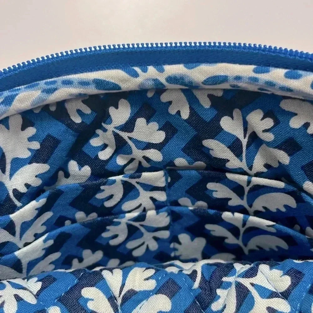 Imperfect Vera Bradley blue white paisley print crossbody‎ purse clean inside